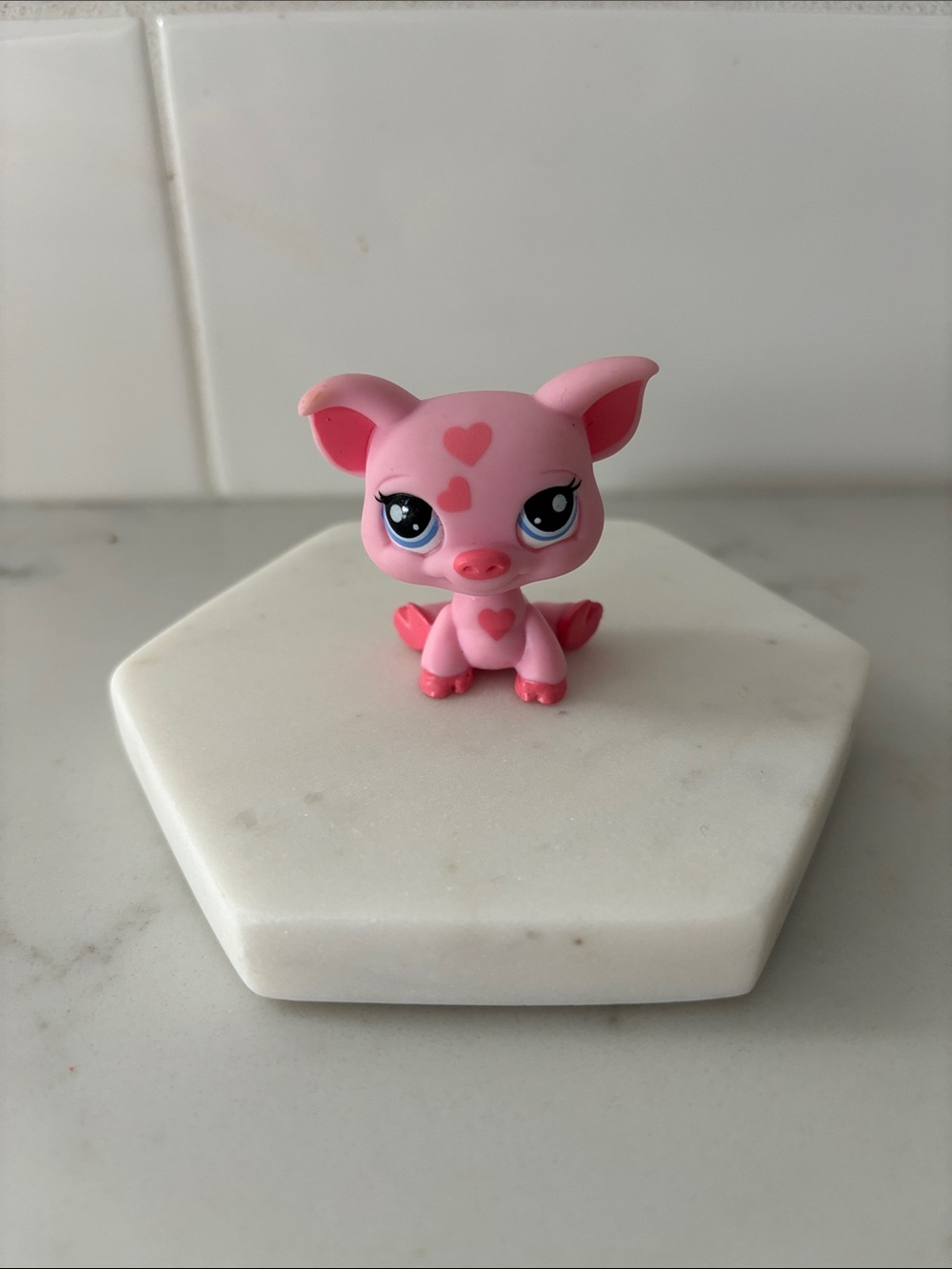 Littlest Pet Shop #2418 Pink Heart Piglet